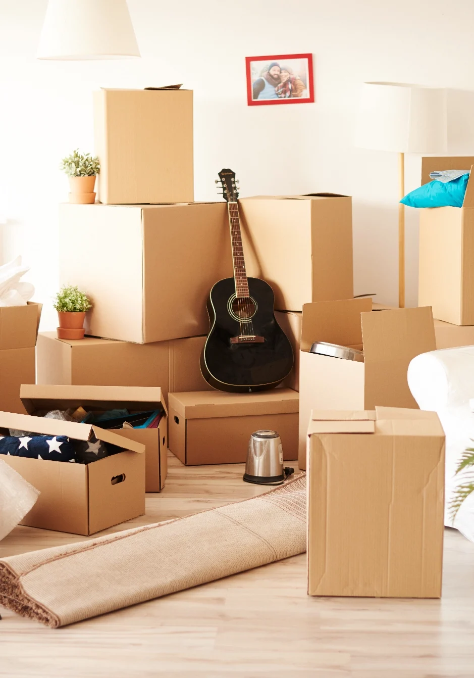 decluttering-before-moving-1 Decluttering Before Moving: What to Keep, Donate or Throw Away