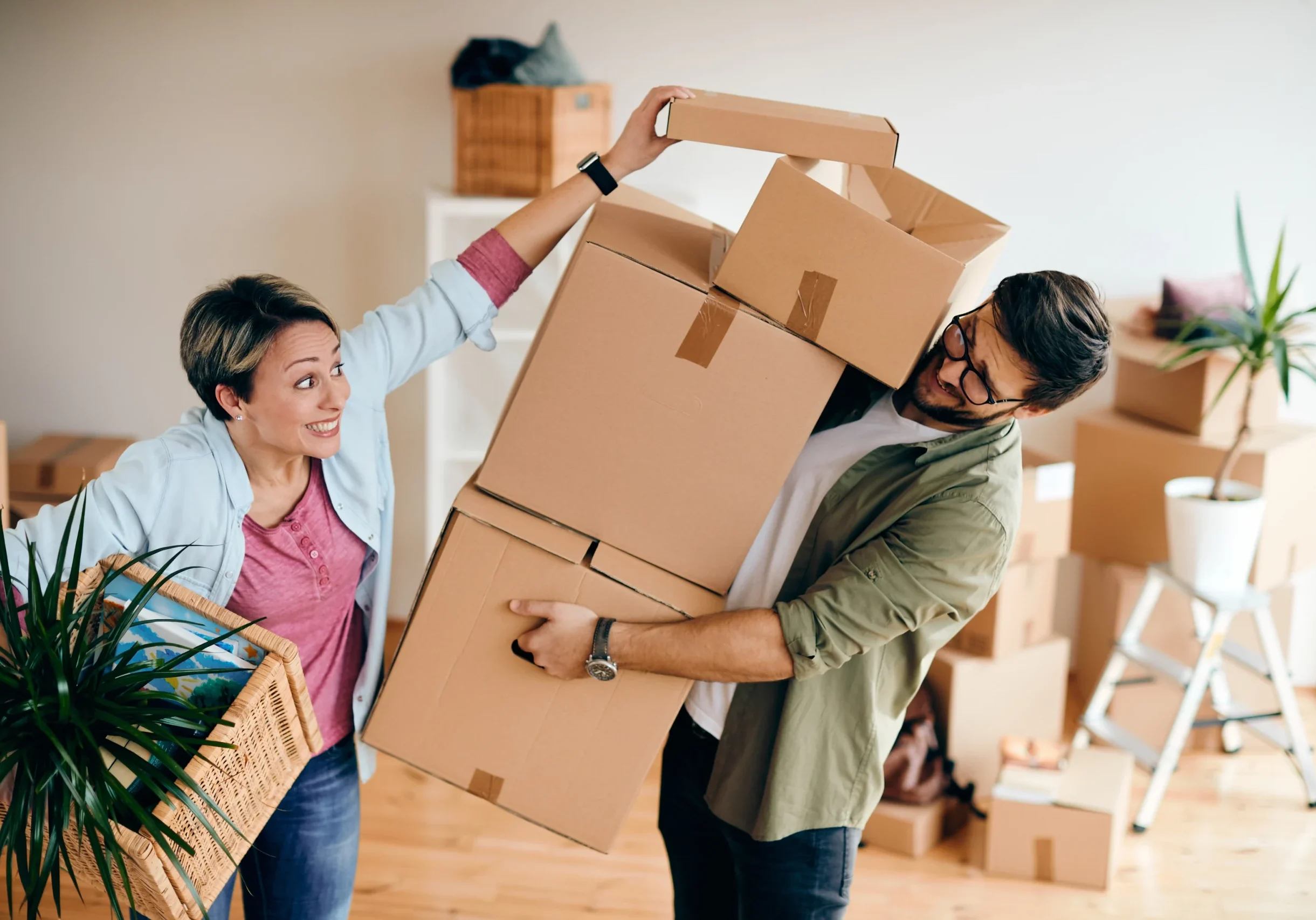 Hiring Movers vs Moving Yourself » Which Is Cheaper, Safer, and Smarter?