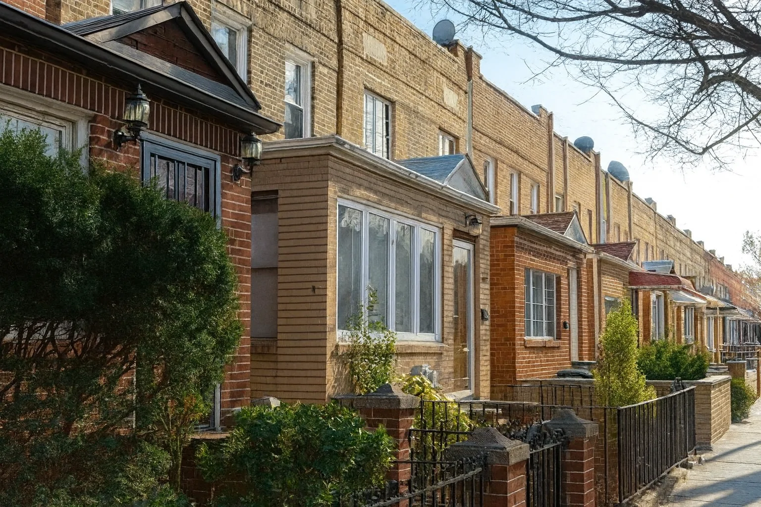 Living in Queens Made Simple: Costs, Neighborhoods & How to Move Efficiently